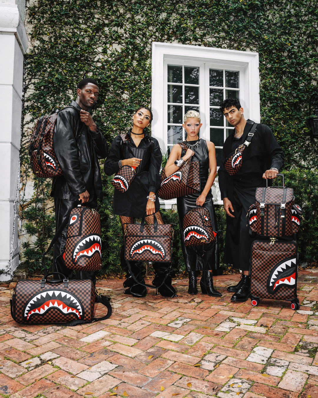 SAWTOOTH SHARKS IN PARIS TORTUGA TOTE